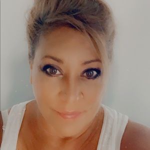 Meet your Posher, Raquel